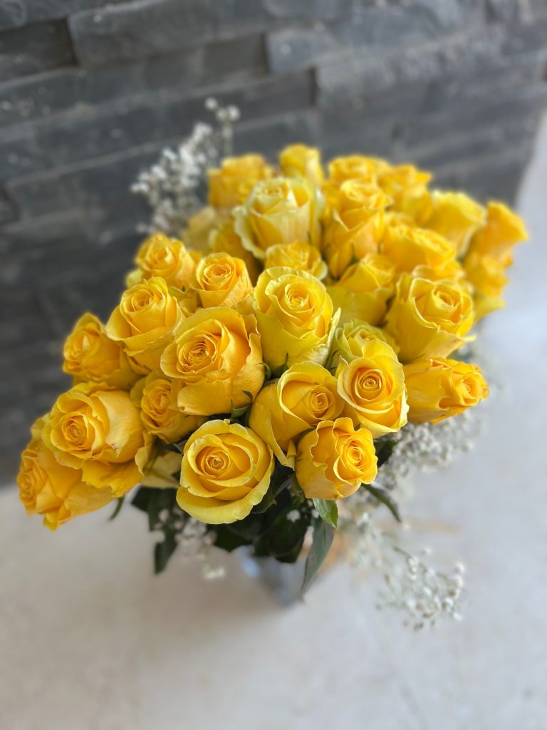 Fifty Yellow Roses - Flores&Sabores