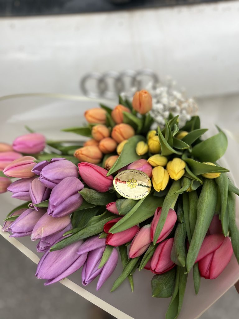 Classic luxury floral arrangement for delivery in Pasadena residences