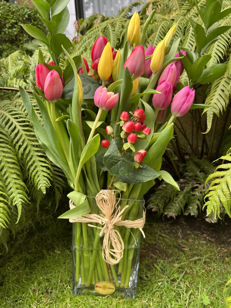 Flores & Sabores premium floral delivery in Manhattan Beach, CA.