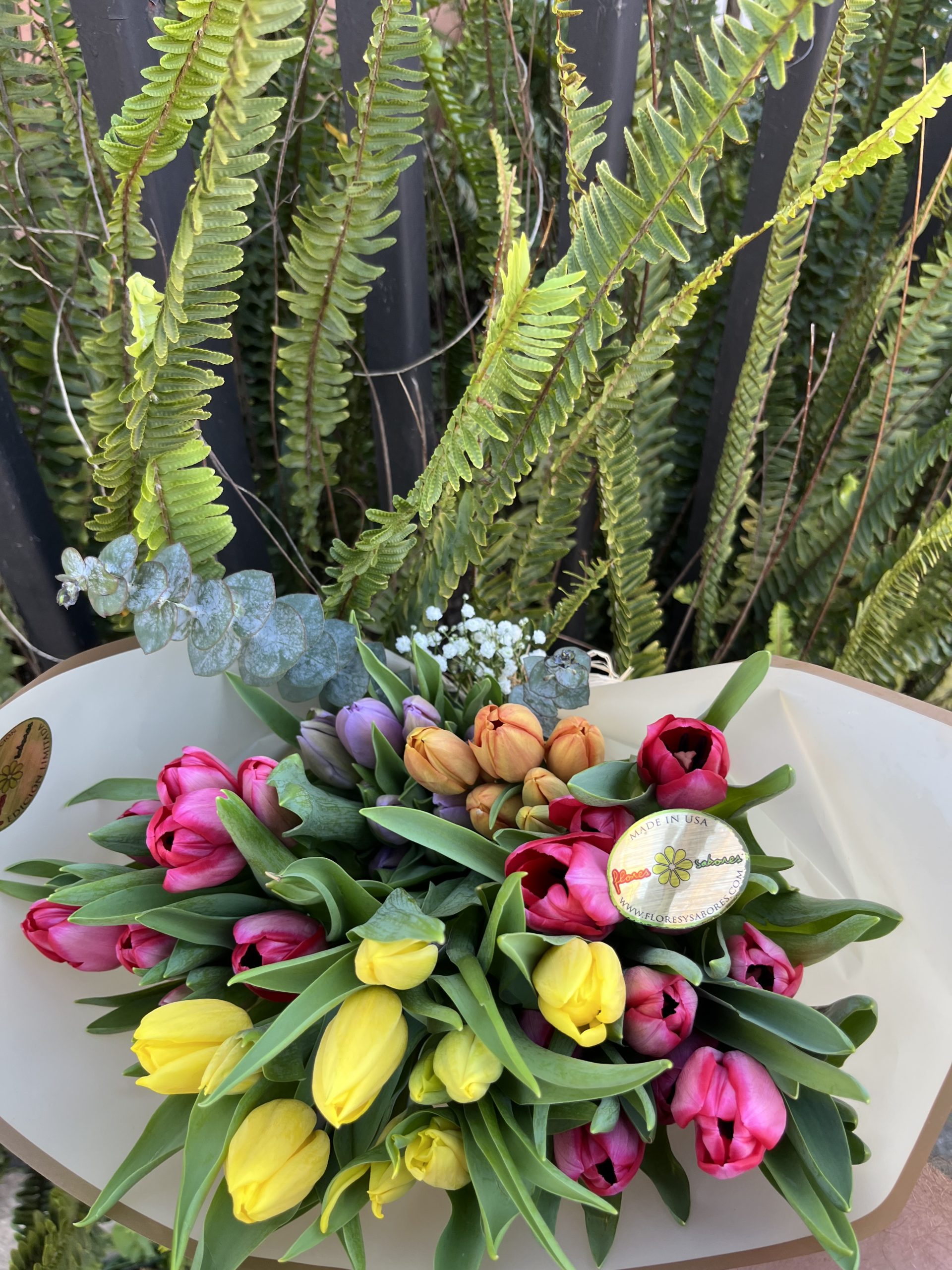 Tulip Bouquet Delivery West Hollywood Luxury hand-tied tulip bouquet for same-day delivery in West Hollywood, CA.