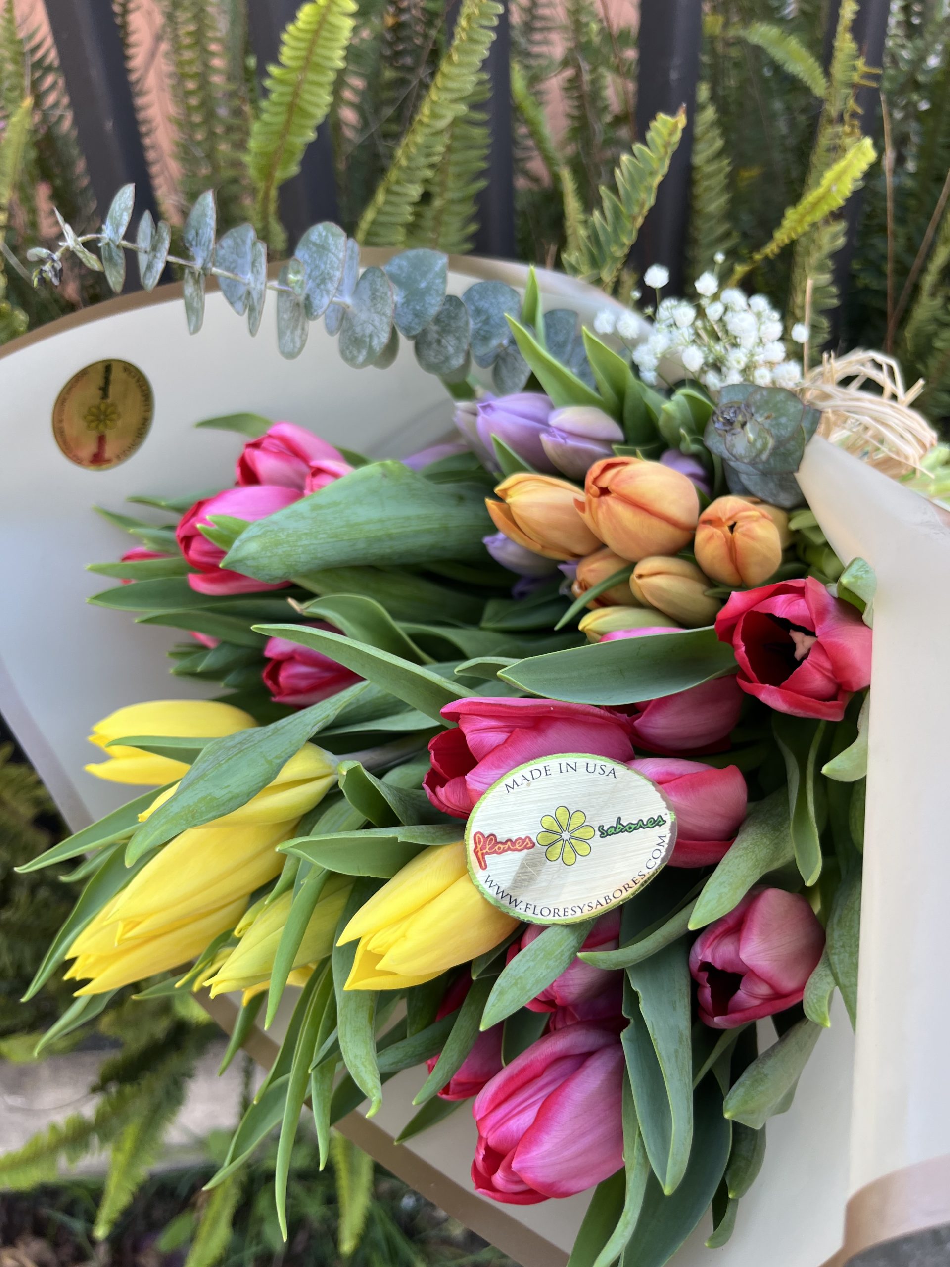 Best Tulip Flower Delivery Los Angeles Freshly cut European-style tulip bouquet for same-day delivery in Los Angeles.